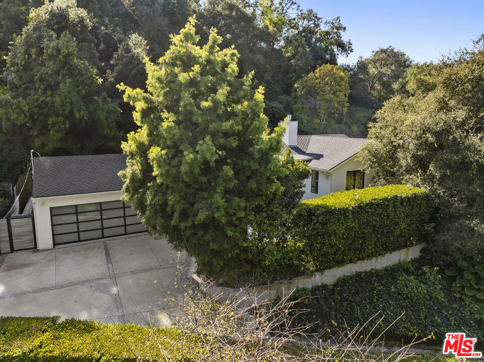 9782 Oak Pass Rd, Beverly Hills
