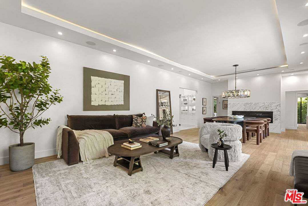 9782 Oak Pass Rd, Beverly Hills