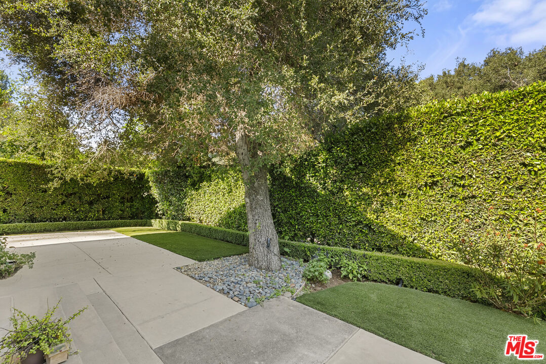 9782 Oak Pass Rd, Beverly Hills