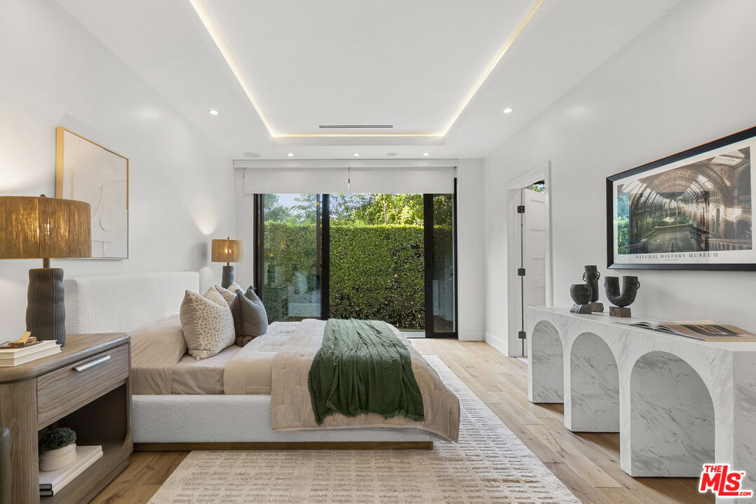 9782 Oak Pass Rd, Beverly Hills