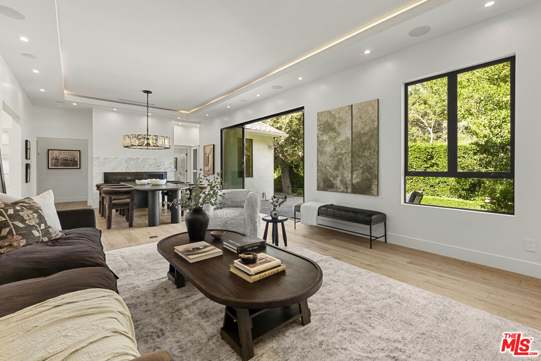 9782 Oak Pass Rd, Beverly Hills