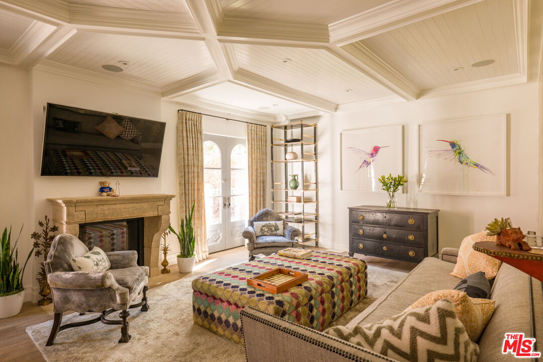 523 N Beverly Dr, Beverly Hills