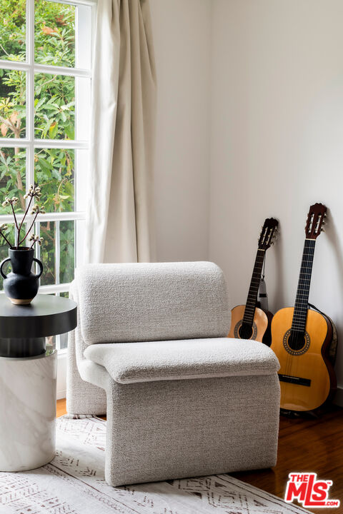 2745 La Cuesta Dr, Hollywood Hills