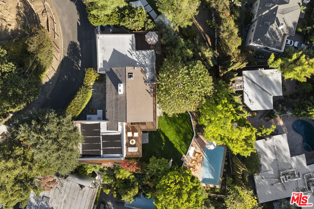 2745 La Cuesta Dr, Hollywood Hills