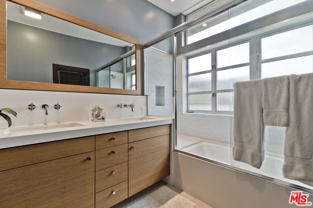 1625 N Crescent Heights Blvd, Hollywood Hills