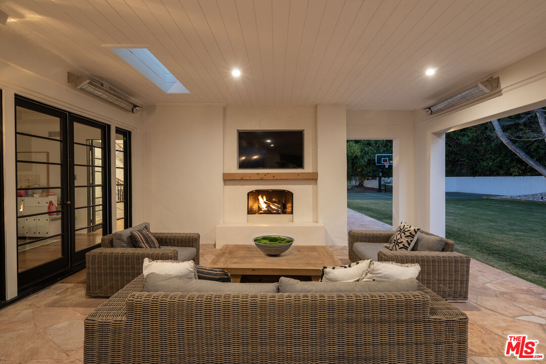 3901 Longridge Ave, Sherman Oaks