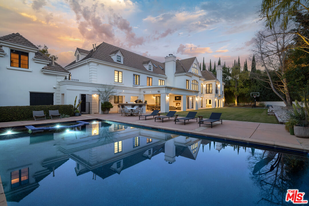 3901 Longridge Ave, Sherman Oaks