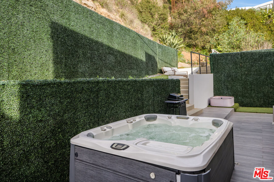 9318 Warbler Way, Bird Streets