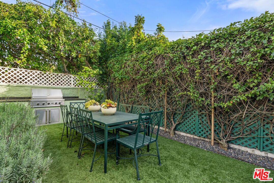 104 N Harper Ave, Beverly Grove