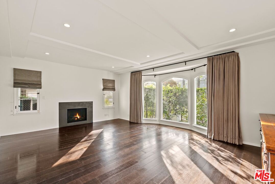 104 N Harper Ave, Beverly Grove