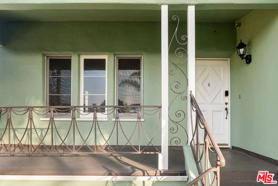 104 N Harper Ave, Beverly Grove