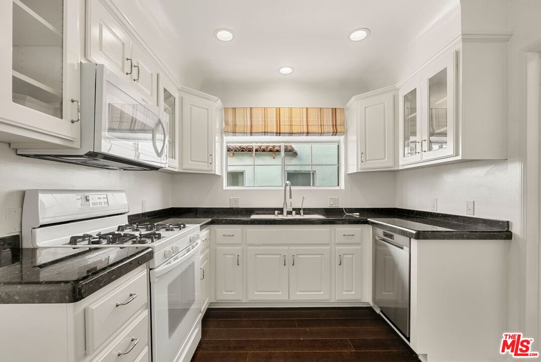 104 N Harper Ave, Beverly Grove