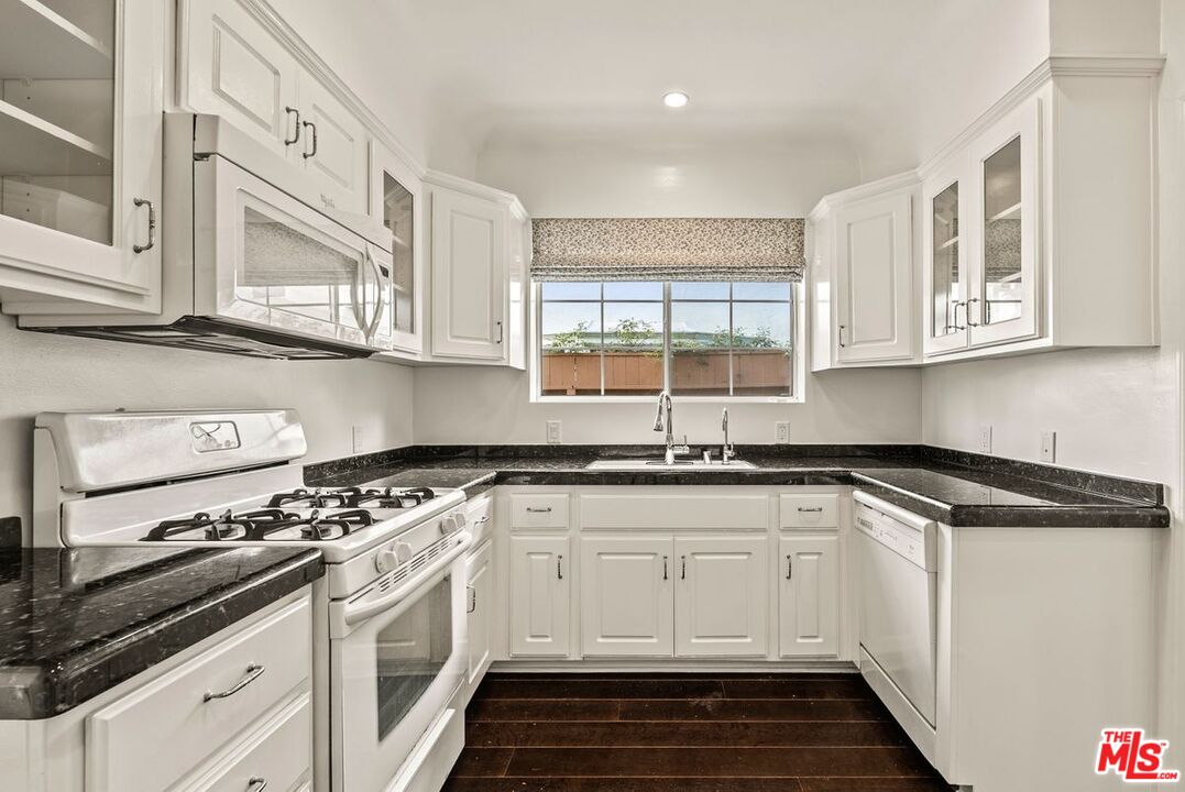 104 N Harper Ave, Beverly Grove