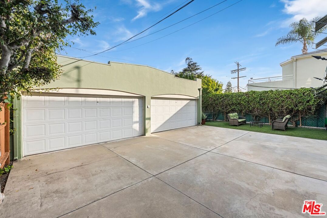 104 N Harper Ave, Beverly Grove