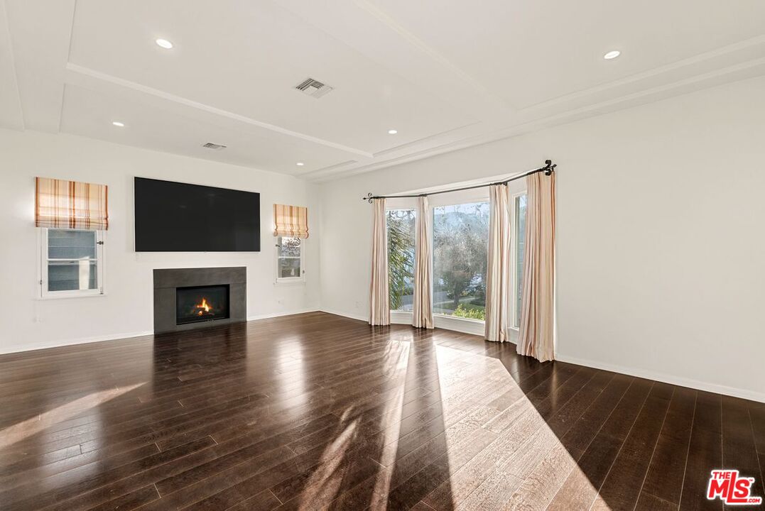 104 N Harper Ave, Beverly Grove