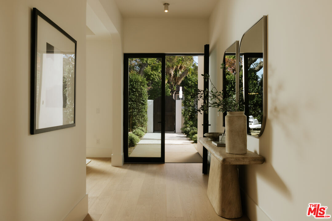 367 N La Jolla Ave, Beverly Grove