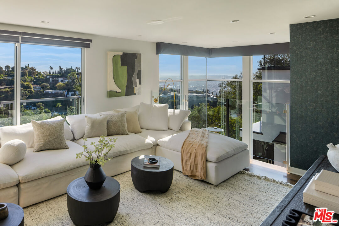 9318 Warbler Way, Bird Streets