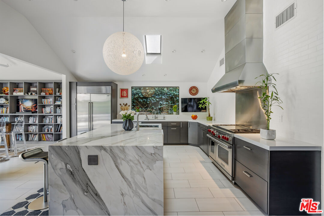 521 Loring Ave, Holmby Hills 