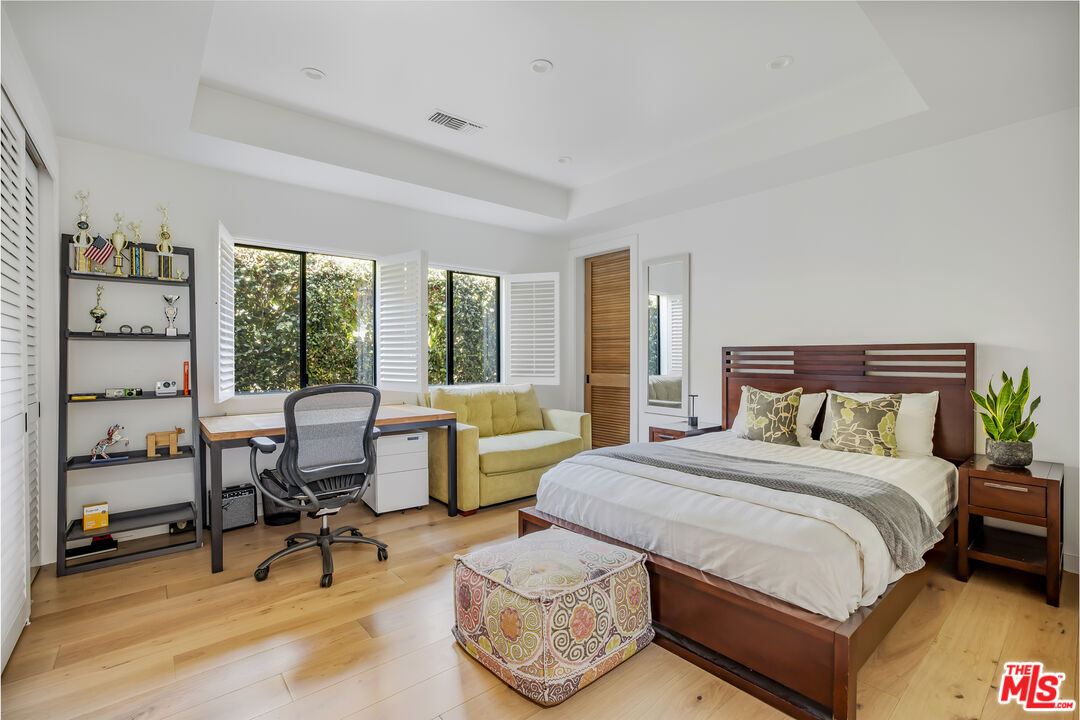 521 Loring Ave, Holmby Hills 