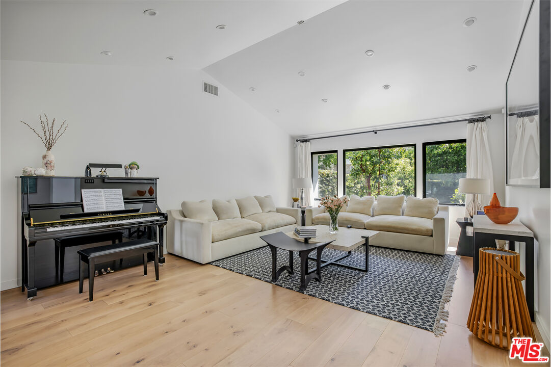 521 Loring Ave, Holmby Hills 