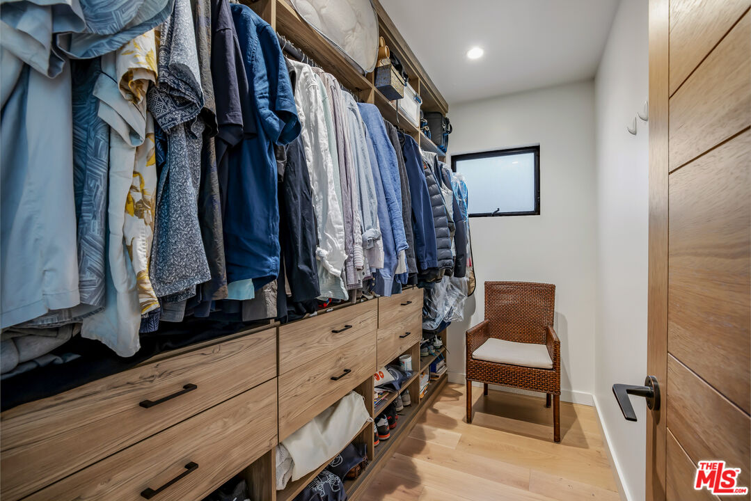 521 Loring Ave, Holmby Hills 