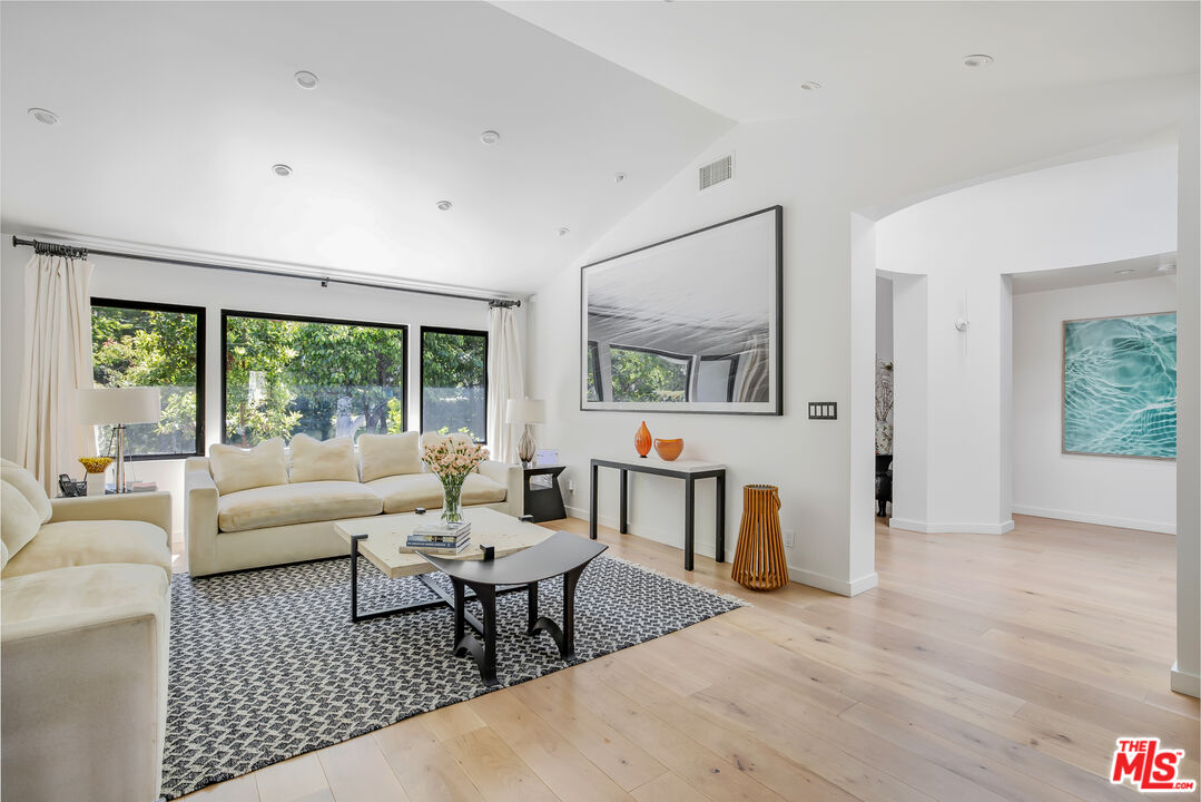 521 Loring Ave, Holmby Hills 