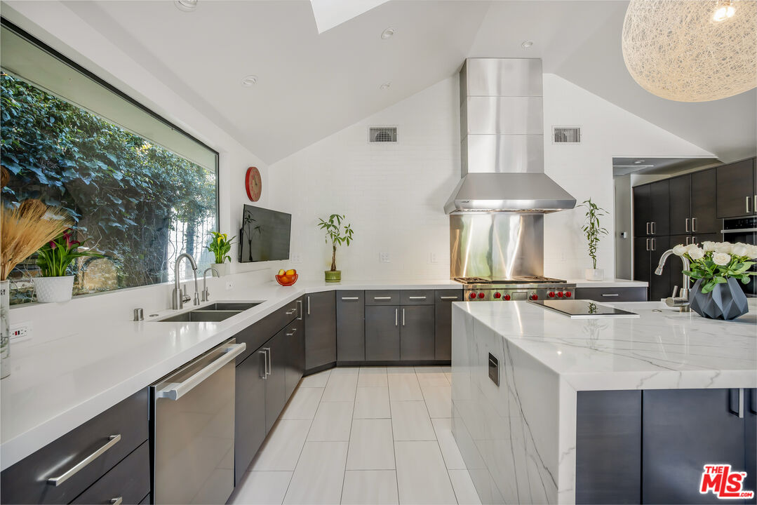 521 Loring Ave, Holmby Hills 