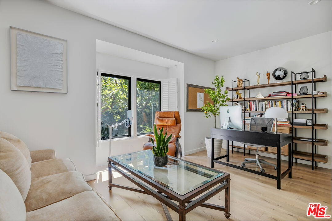 521 Loring Ave, Holmby Hills 