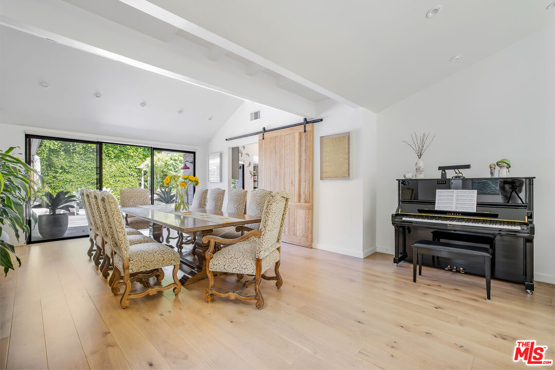 521 Loring Ave, Holmby Hills 