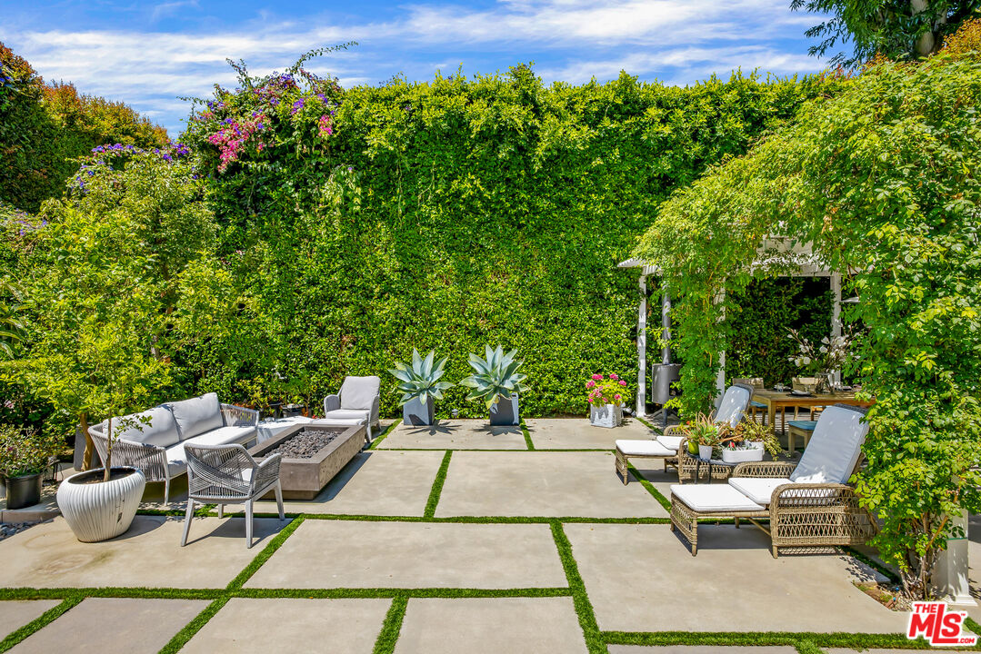 521 Loring Ave, Holmby Hills 