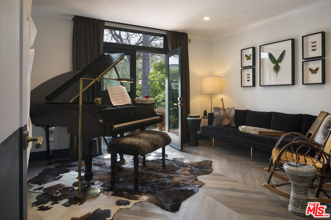 1041 N Orlando Ave, West Hollywood