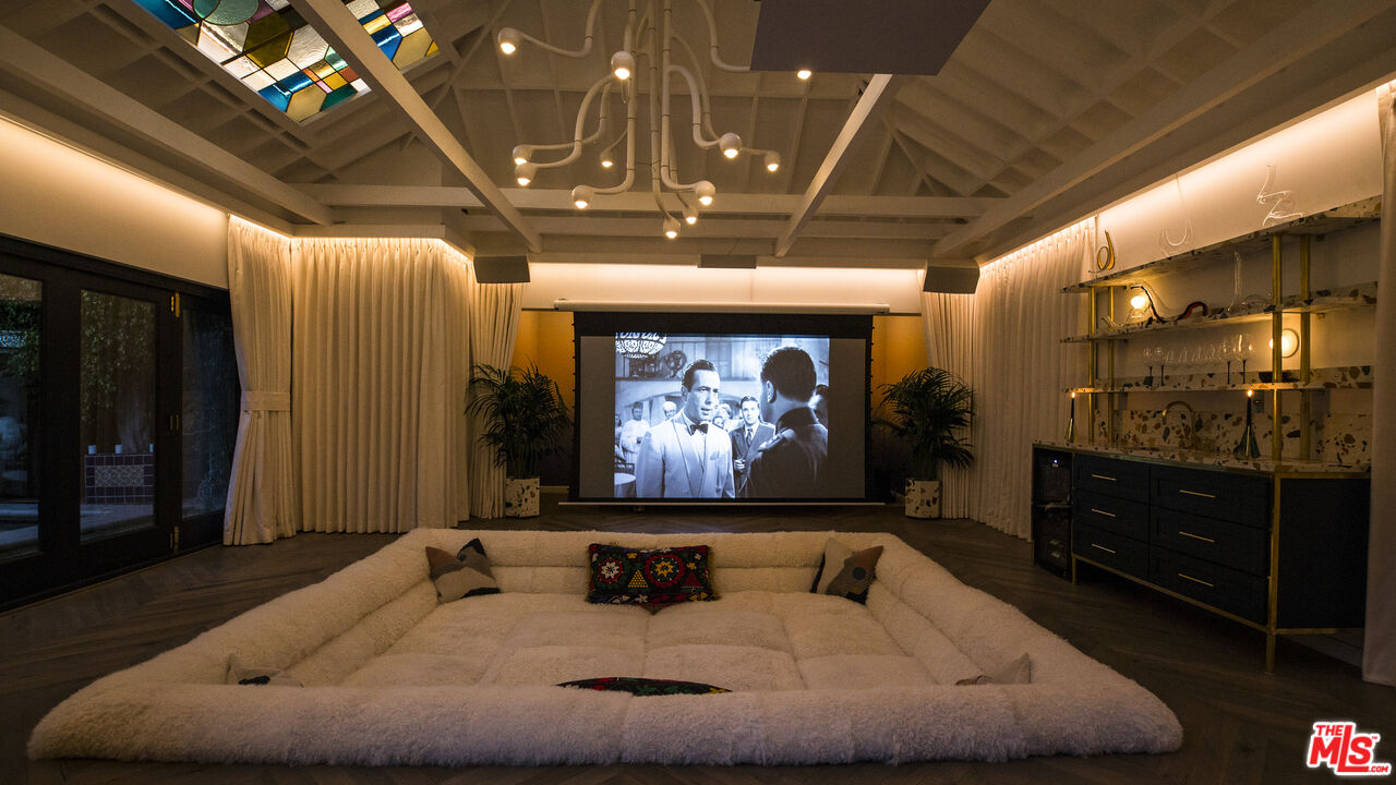 1041 N Orlando Ave, West Hollywood