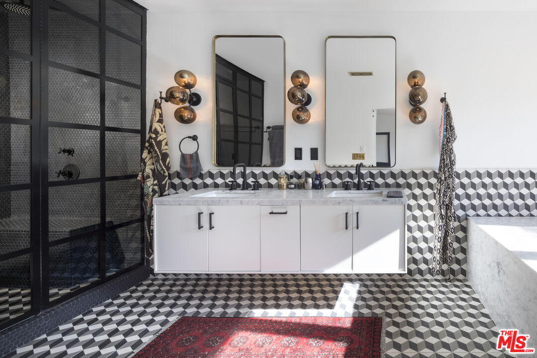 1041 N Orlando Ave, West Hollywood