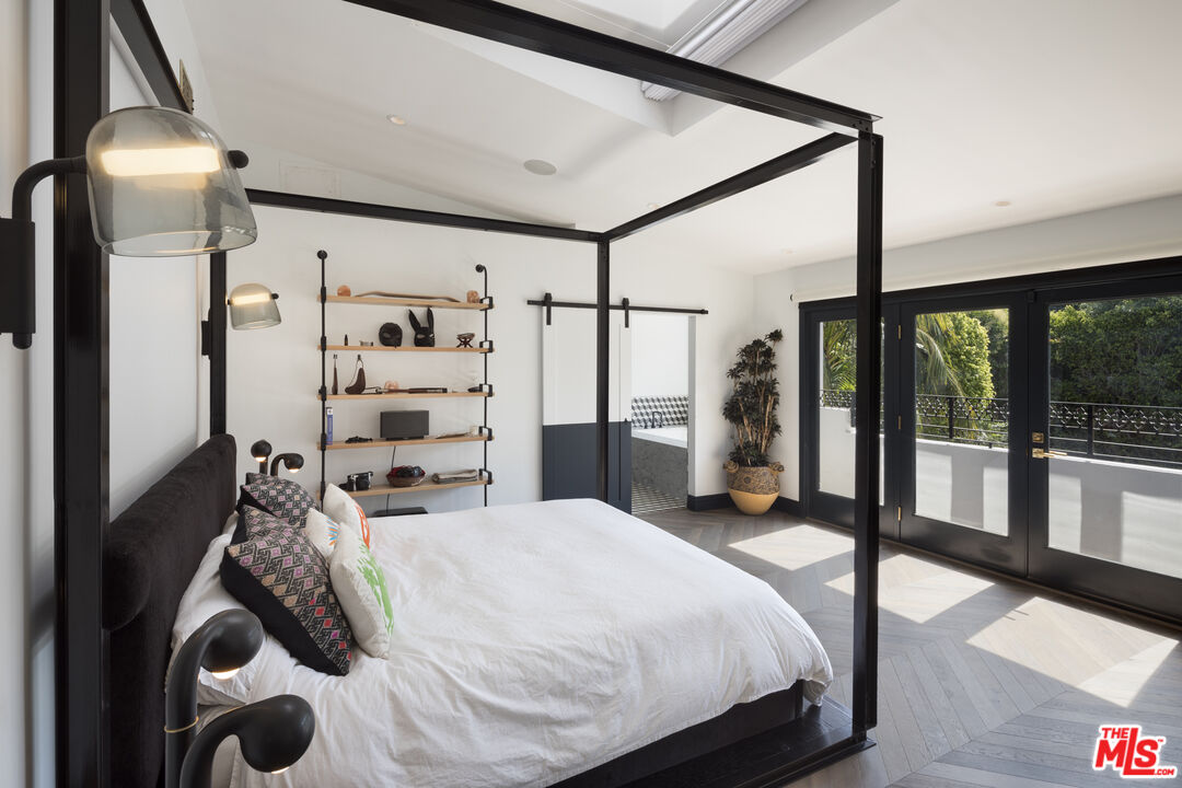 1041 N Orlando Ave, West Hollywood