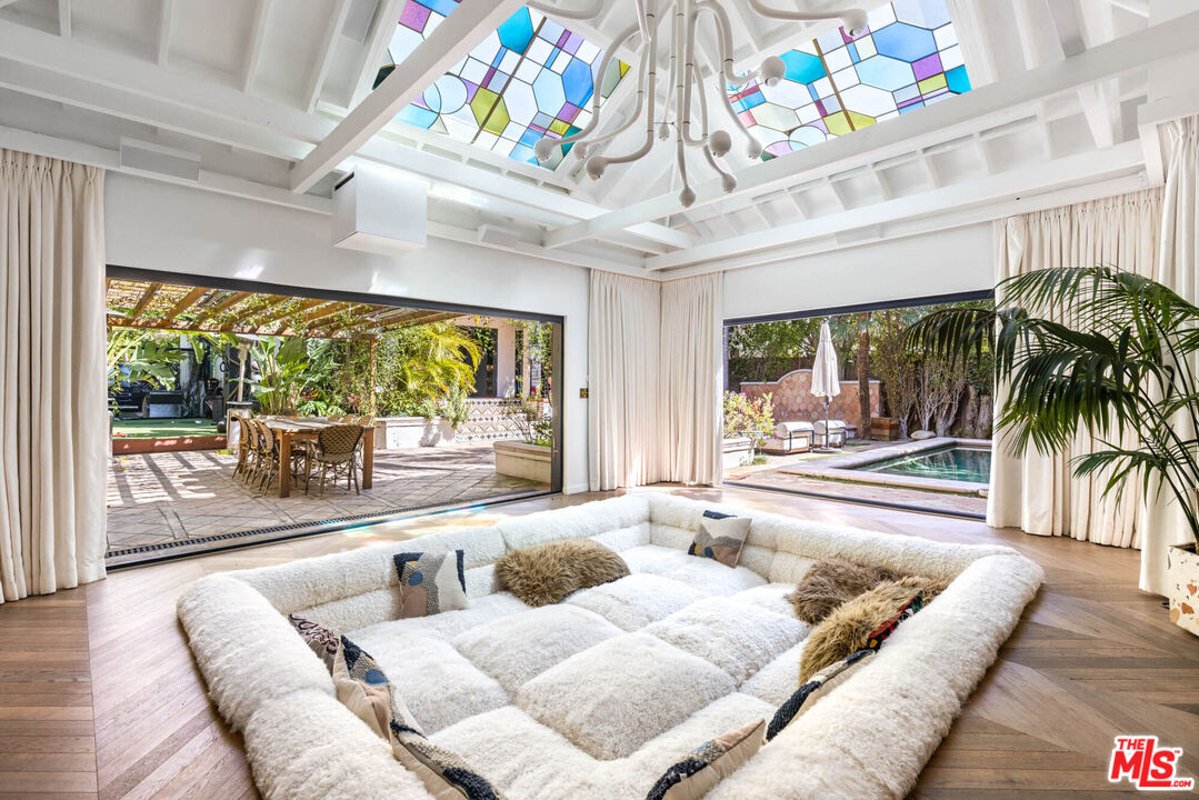 1041 N Orlando Ave, West Hollywood