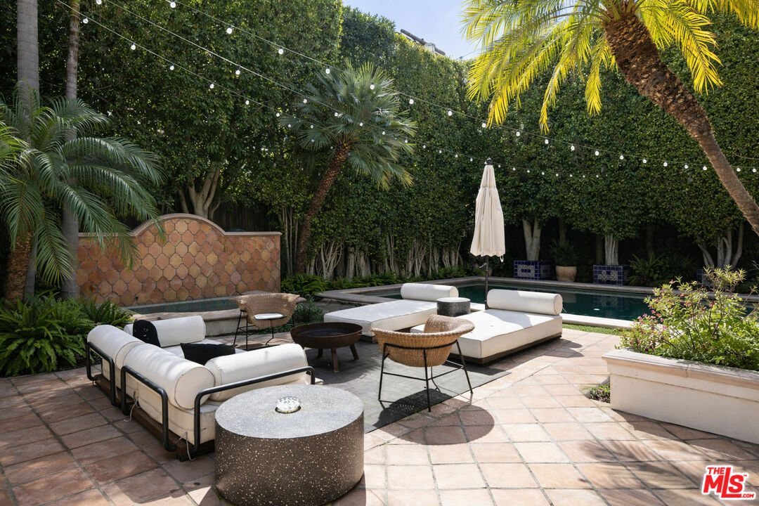 1041 N Orlando Ave, West Hollywood