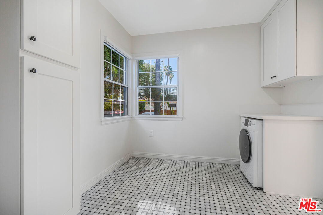 2308 Pisani Pl, Venice 