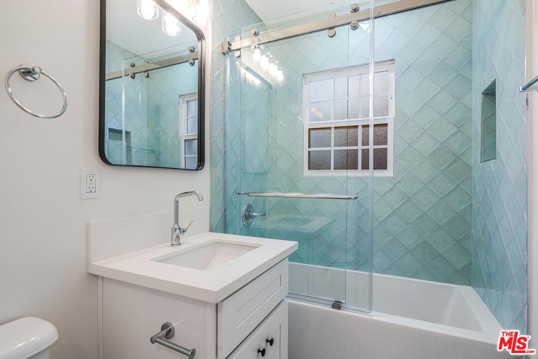 2308 Pisani Pl, Venice 