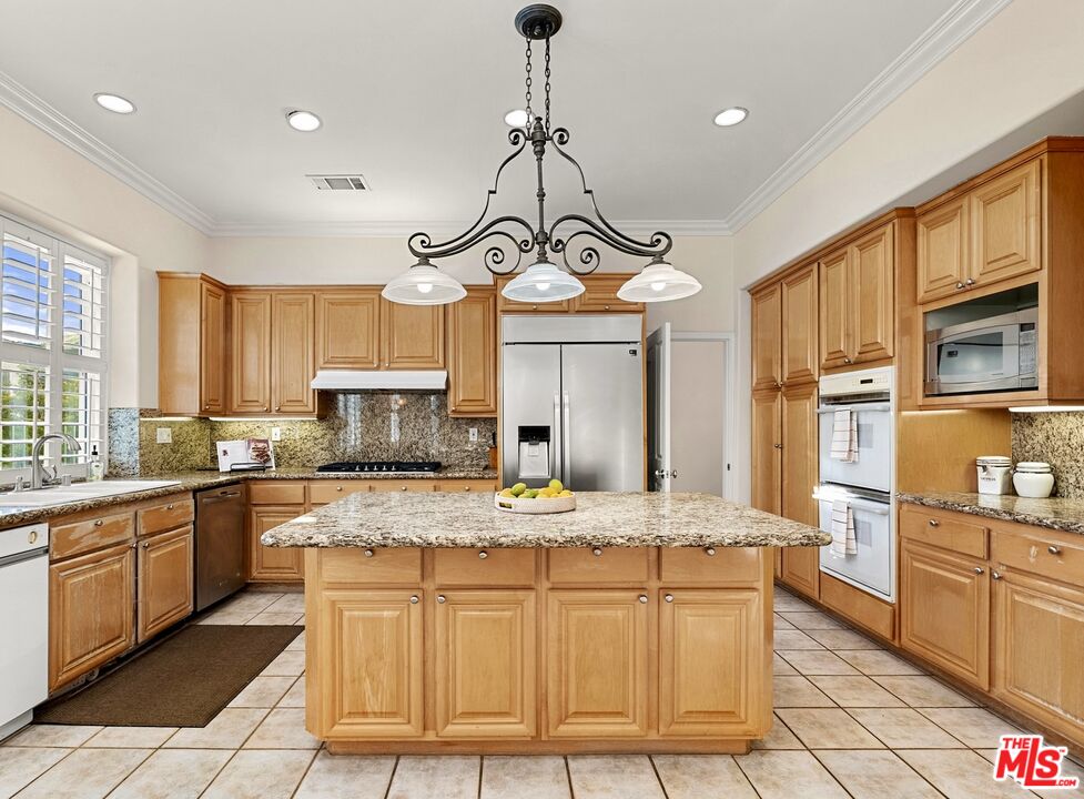 24810 Earls Ct, Calabasas