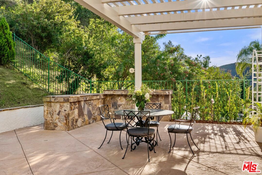24810 Earls Ct, Calabasas