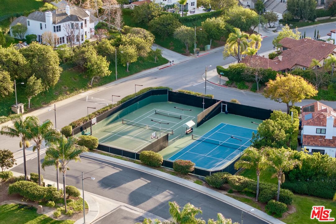 24810 Earls Ct, Calabasas