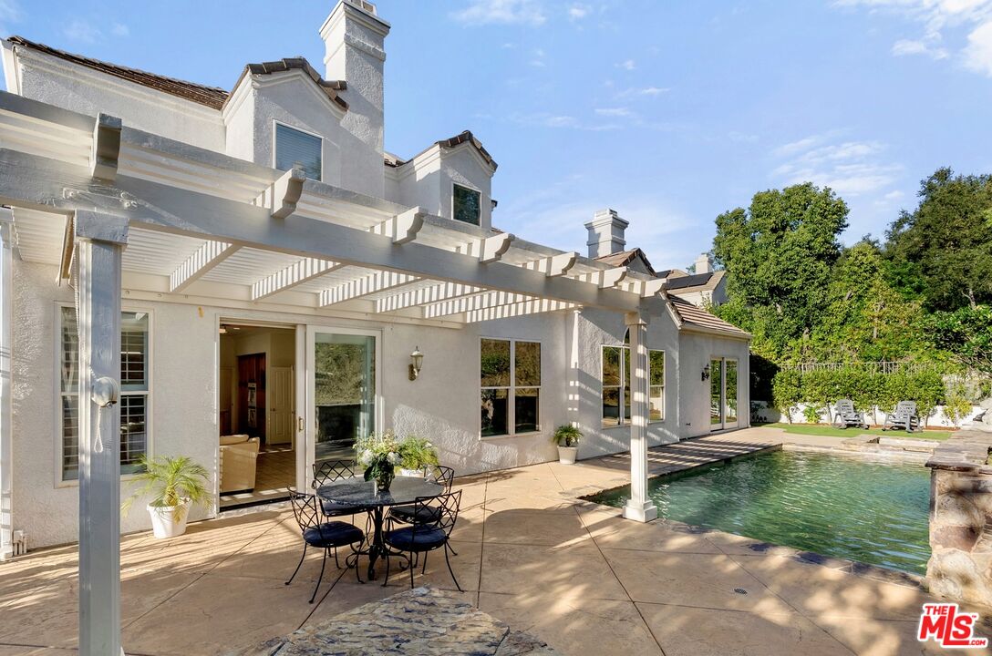 24810 Earls Ct, Calabasas