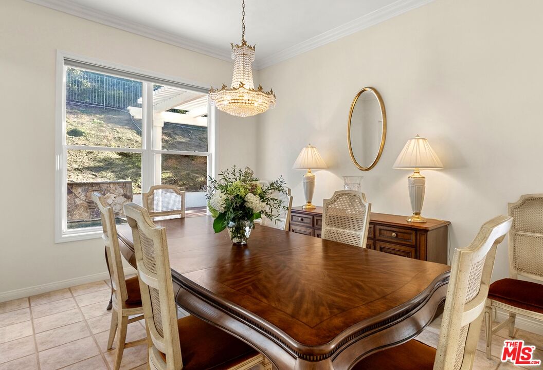 24810 Earls Ct, Calabasas