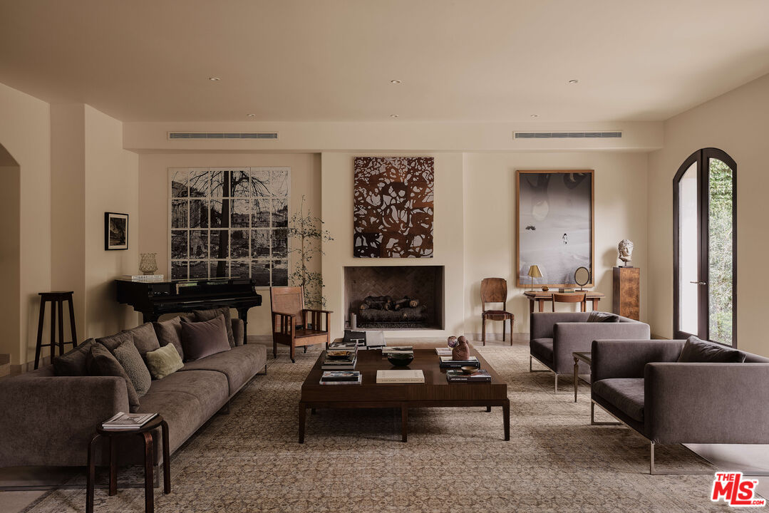 623 N Alta Dr, Beverly Hills