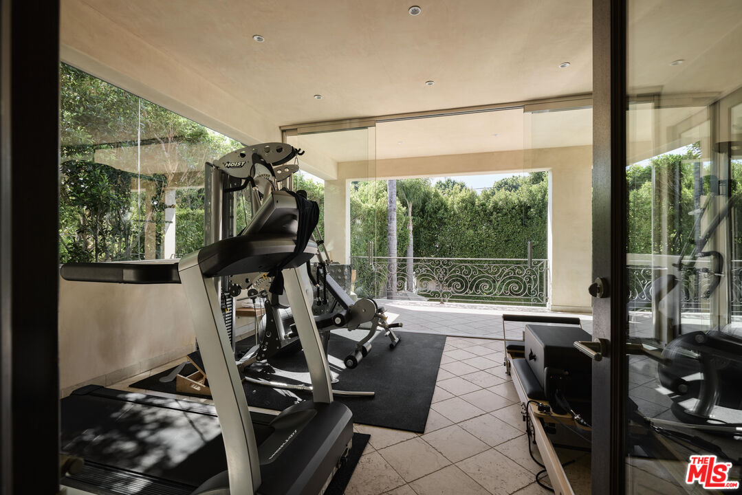 623 N Alta Dr, Beverly Hills