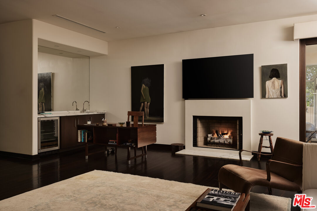 623 N Alta Dr, Beverly Hills