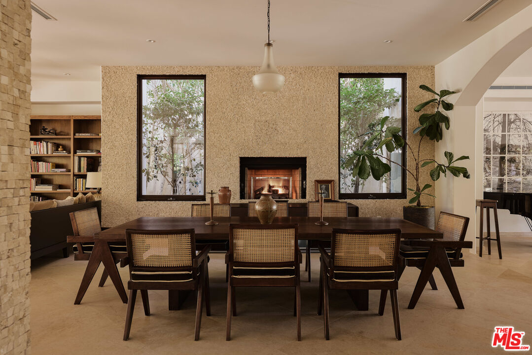 623 N Alta Dr, Beverly Hills