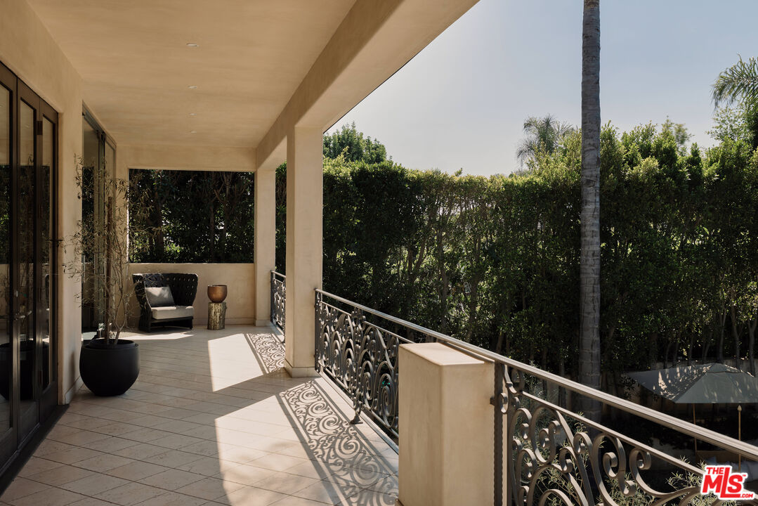 623 N Alta Dr, Beverly Hills