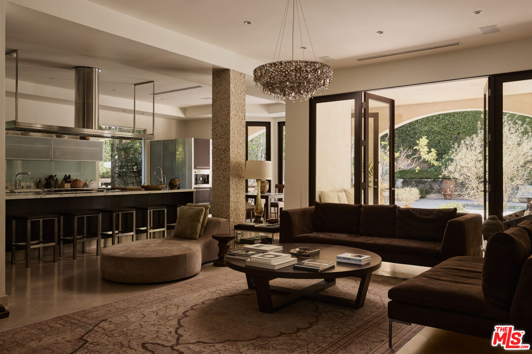 623 N Alta Dr, Beverly Hills