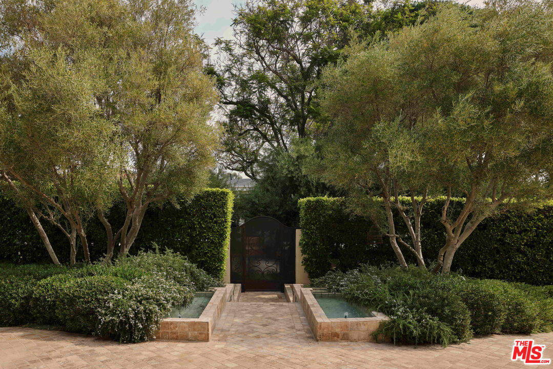 623 N Alta Dr, Beverly Hills